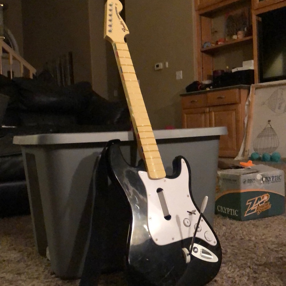 Harmonix Wireless Fender Stratocaster Guitar for Guitar‎ Hero Rock Band 19091